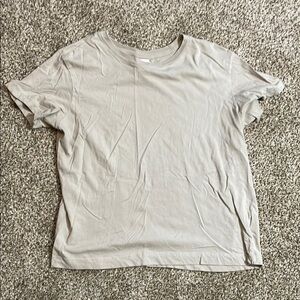 ❤️H&M Tan and Cream Relaxed Short Sleeve Tee
